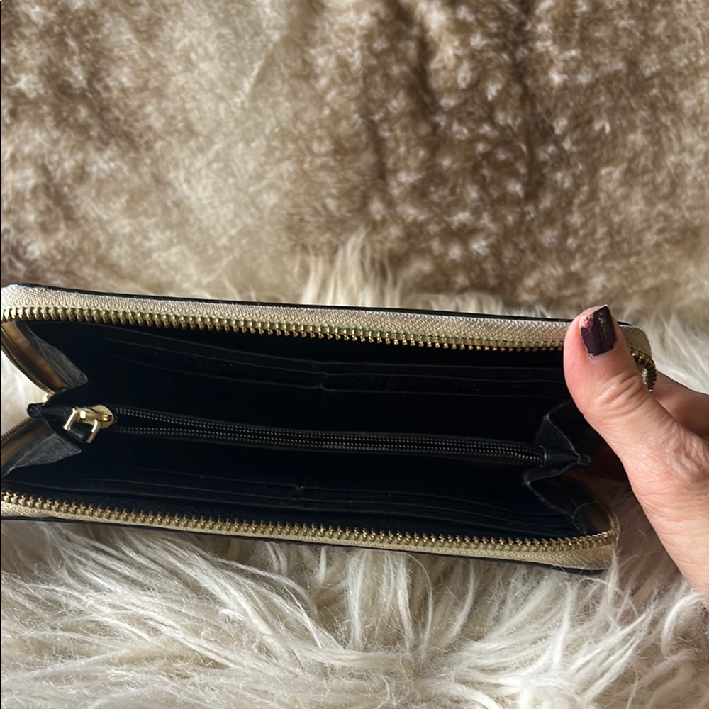 Tory Burch Black and Cream Clutch - Picture 4 of 5
